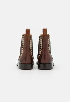 MELVIN & HAMILTON Sally 113 - Korte Laarzen - Brown -Melvin & Hamilton Verkoop 7f12ef3284cc42faa857359d252839b1