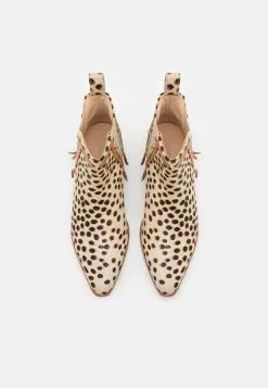 MELVIN & HAMILTON Marlin 10 - Korte Laarzen - Sand/Beige/Natural 13 MELVIN & HAMILTON Marlin 10 - Korte Laarzen - Sand/Beige/Natural -Melvin & Hamilton Verkoop df809ed8241c428e8903bd9a8970a0f0